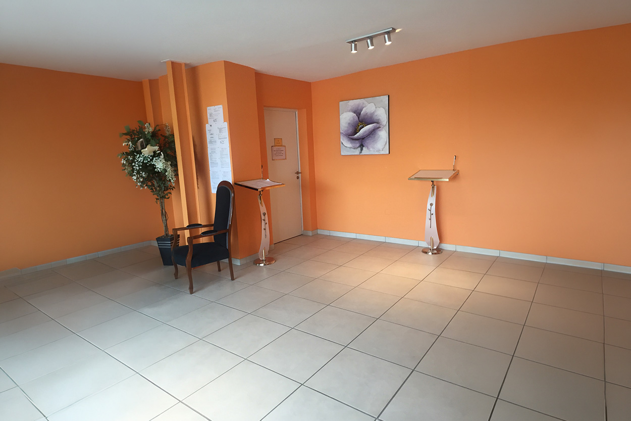 Salle de recueillement du funérarium à Hagetmau pour les cérémonies d’obsèques